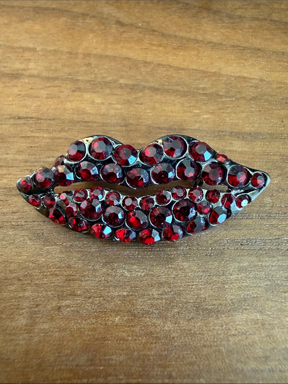 Red Crystal Lips Brooch Pin Accessory